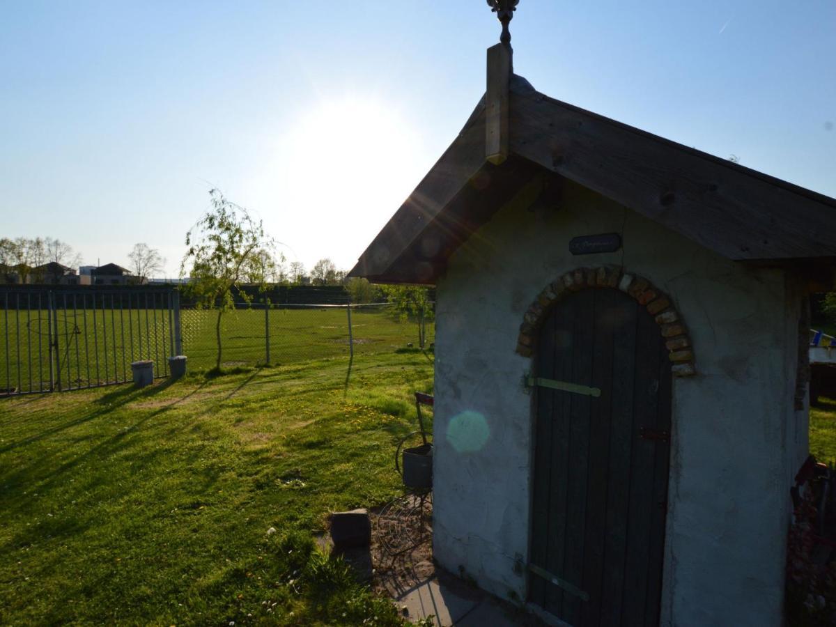 Holiday Home In Bergen Op Zoom With Garden Exterior foto